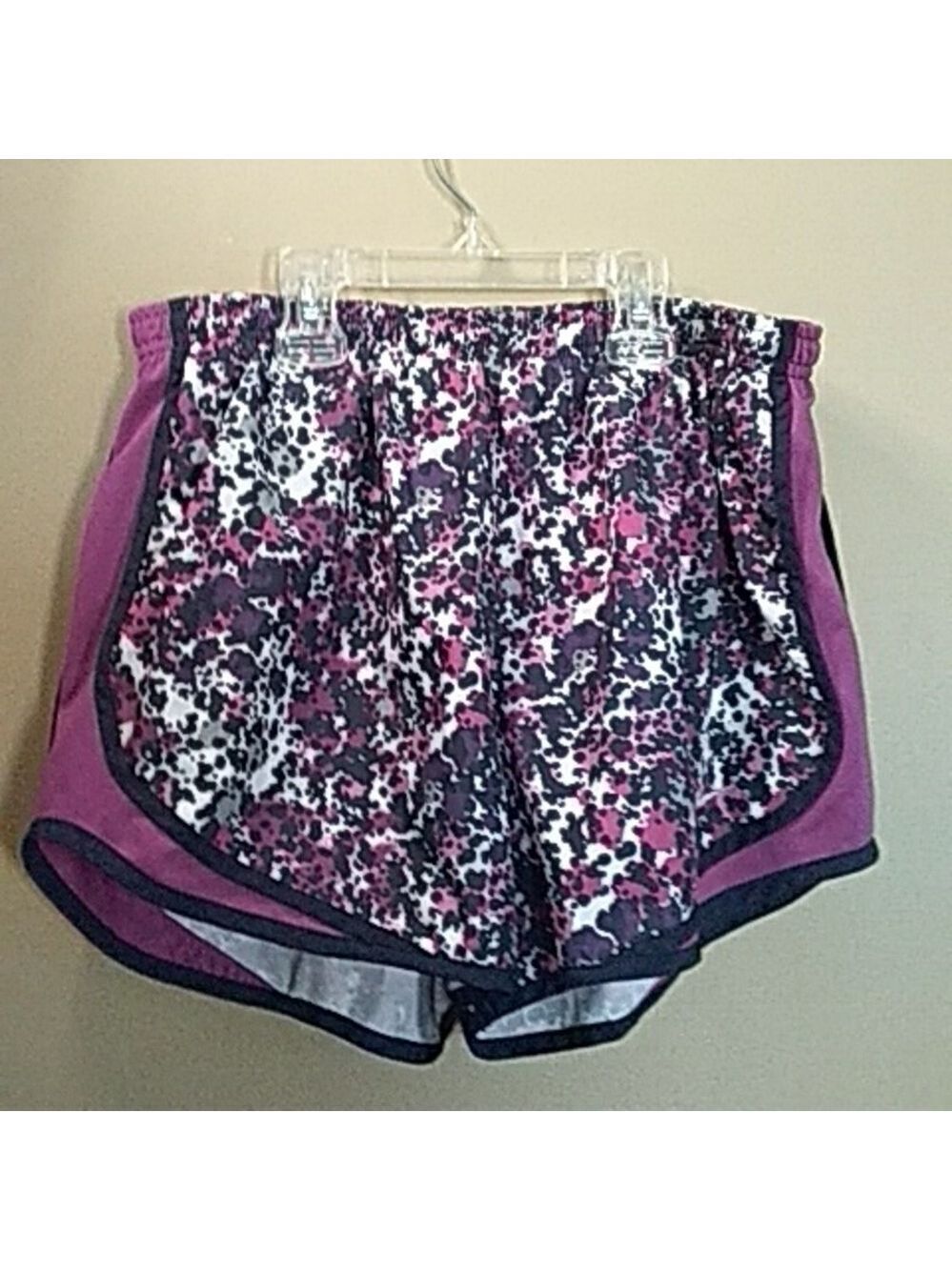 Nike dri-fit shorts size medium